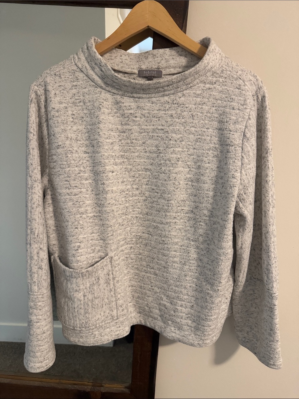 Habitat Cozy  Light Gray Medium Turtleneck Sweatshirt Sweater with Pocket